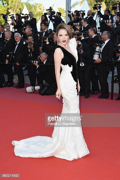 Lý Nhã Kỳ diện váy đen trắng quyến rũ trong ngày bế mạc LHP Cannes 2018 Lý Nhã Kỳ diện váy đen trắng quyến rũ trong ngày bế mạc LHP Cannes 2018